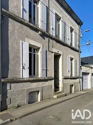 Townhouse in Parthenay (79200)