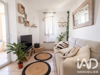 Apartment in La Crau (83260)