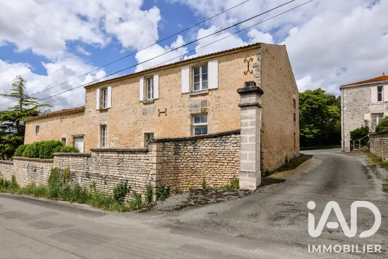 Maison 1 pièce 300 m² · à Rives-d'Autise · 300 m² · 85 000 €