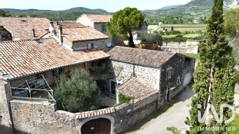 Maison 12 pièces 328 m² · à Lussas · 328 m² · 440 000 €