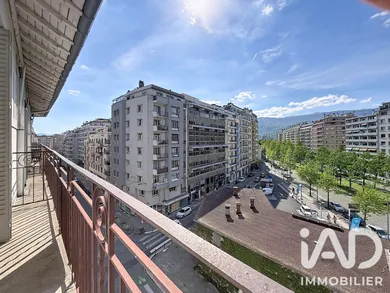 Apartment in Grenoble (38100)