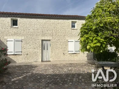 Maison de village à Oradour (16140)