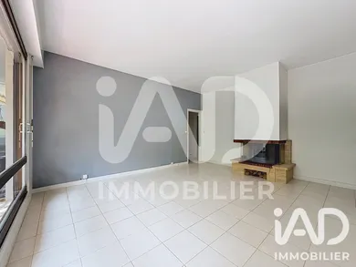 Apartment in Le Mesnil-le-Roi (78600)