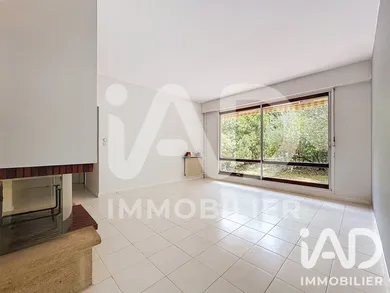 Apartment in Le Mesnil-le-Roi (78600)