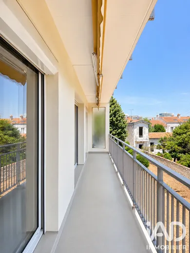 Apartment in La Rochelle (17000)