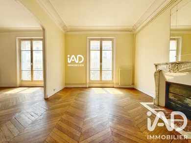 Apartment in Paris (75010)