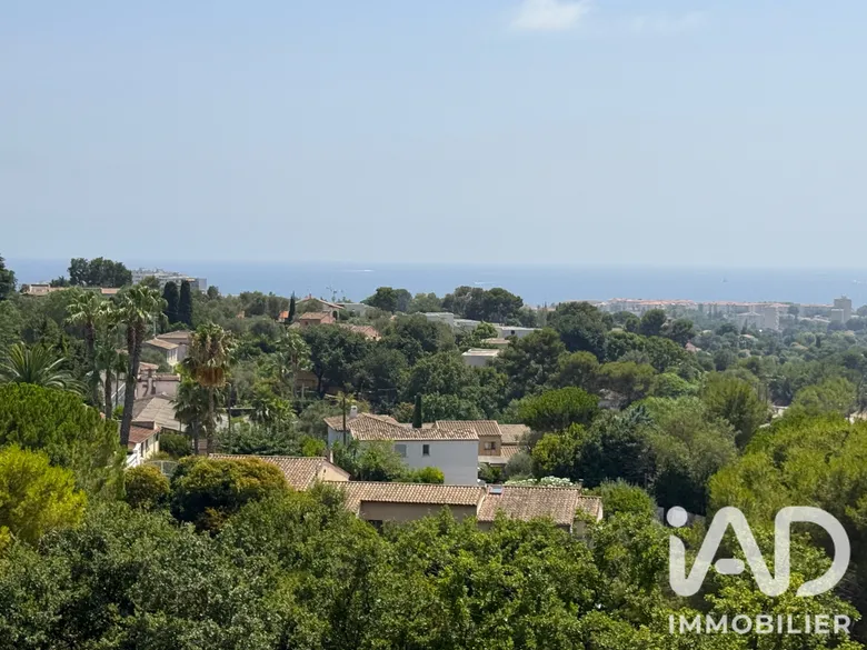 Appartement 3 pièces 57 m² · à Antibes · 57 m² · 230 000 €