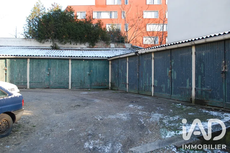 Parking 3 pièces 296 m² · à Saint-Denis · 296 m² · 530 000 €