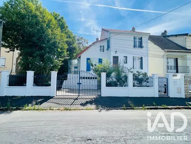 Detached house in Sainte-Geneviève-des-Bois (91700)