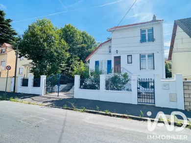 Detached house in Sainte-Geneviève-des-Bois (91700)