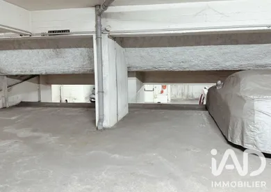 Parking à Paris (75009)
