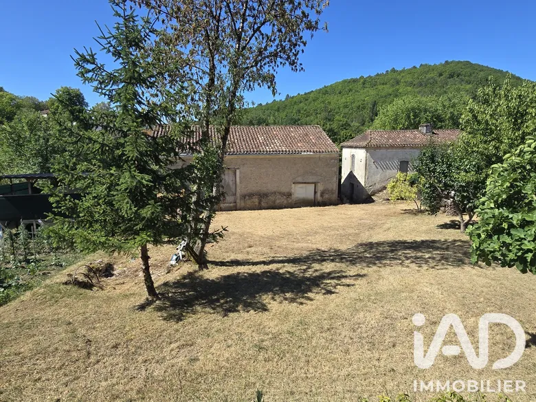 Maison 3 pièces 220 m² · à Grézels · 220 m² · 77 000 €