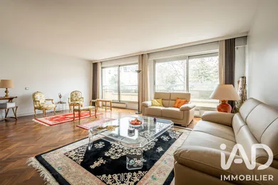 Apartment in Paris (75016)