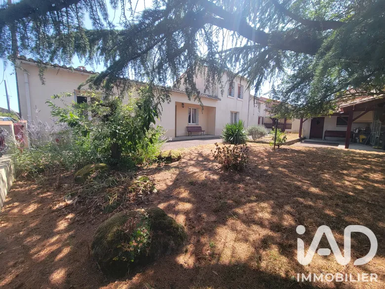 Maison 6 pièces 162 m² · à Réaumur · 162 m² · 140 000 €