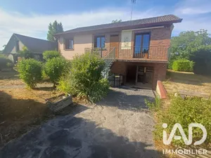 Village house in Unienville (10140)