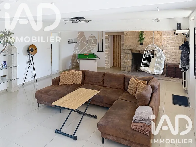 Maison 8 pièces 200 m² · à Château-Renard · 200 m² · 200 000 €