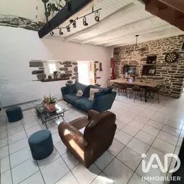Traditional house in Mael-Carhaix (22340)