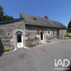 Traditional house in Mael-Carhaix (22340)