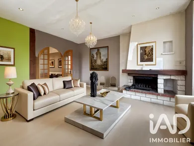 Immeuble à Montholon (89110)