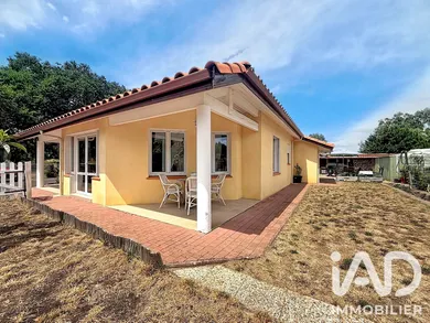 Traditional house in Sabres (40630)