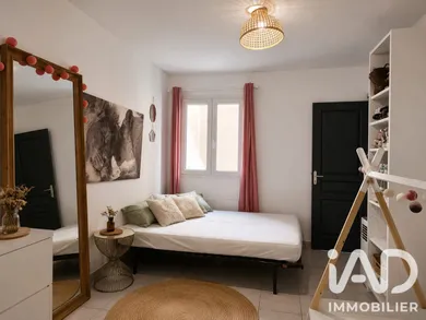 Apartment in Althen-des-Paluds (84210)