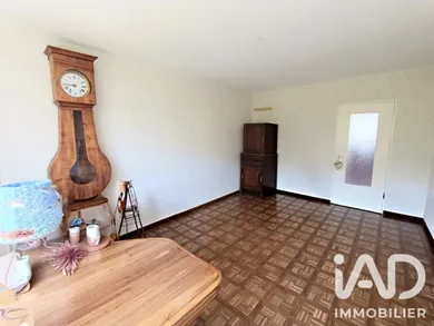 Apartment in Saint-Étienne (42100)