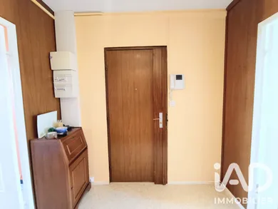 Apartment in Saint-Étienne (42100)