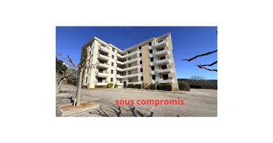 Apartment in Gréoux-les-Bains (04800)