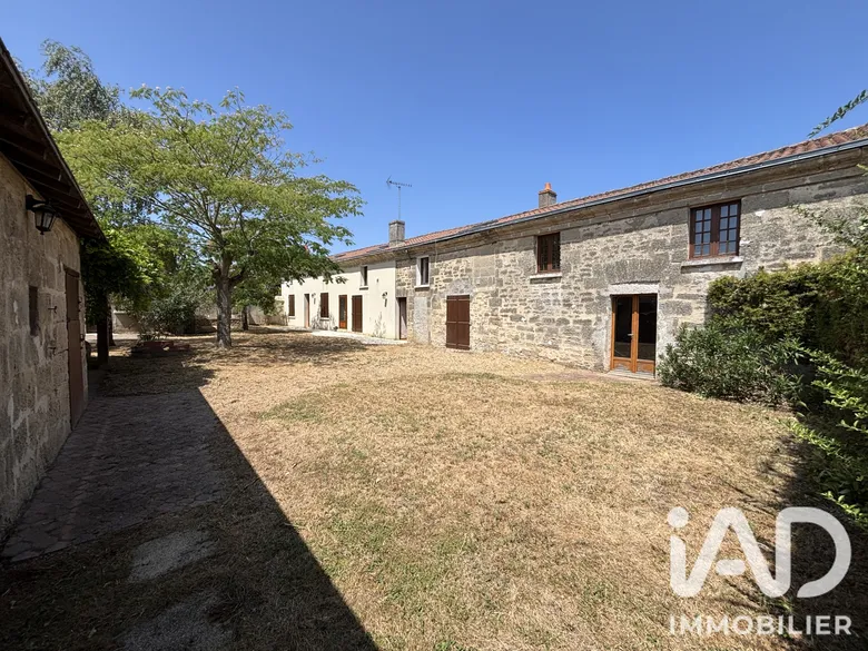 Maison 5 pièces 181 m² · à Doué-en-Anjou · 181 m² · 231 000 €
