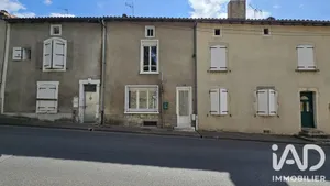 Maison de ville à Ruffec (16700)