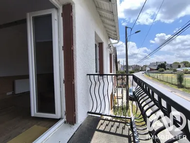 Building in Giat (63620)