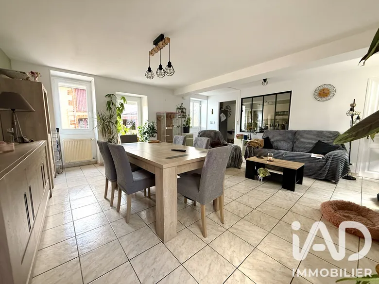 Maison 7 pièces 194 m² · à Issy-l'Évêque · 194 m² · 130 000 €