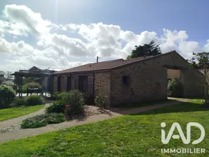 Grange à LES HERBIERS (85500)