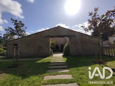 Grange à LES HERBIERS (85500)