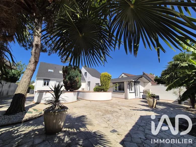 Maison 8 pièces 230 m² · à Saint-Pathus · 230 m² · 549 900 €