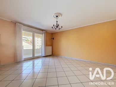 Apartment in Villeurbanne (69100)