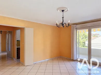 Apartment in Villeurbanne (69100)
