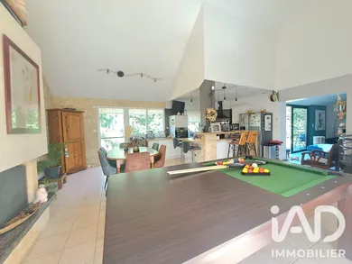Architectural house in Montfort-sur-Meu (35160)