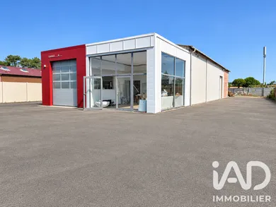 Commercial walls in Gujan-Mestras (33470)
