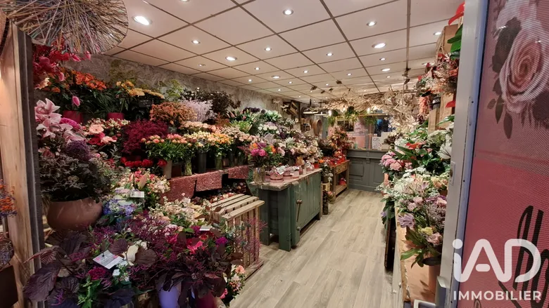Cadeaux, Fleurs​ à Rambouillet (78120) · 150 m² · 143 000 €