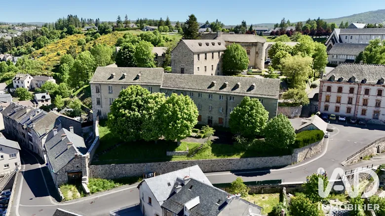 Immeuble 662 m² · à Saint-Alban-sur-Limagnole · 662 m² · 275 000 €