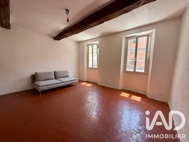 Immeuble à La Garde-Freinet (83680)
