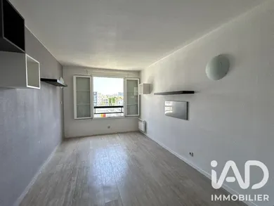 Studio à Courbevoie (92400)