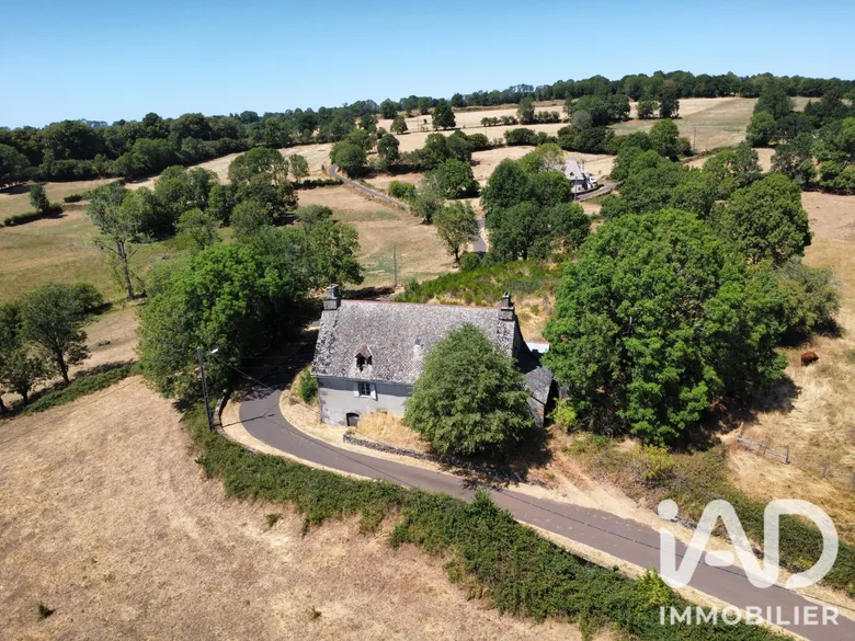Maison 3 pièces 107 m² · à Ally · 107 m² · 65 000 €