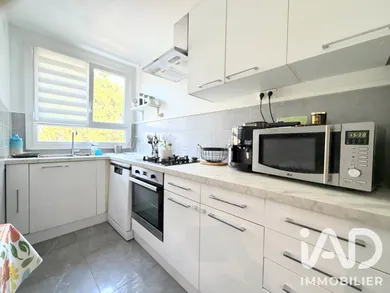 Apartment in Aix-en-Provence (13090)