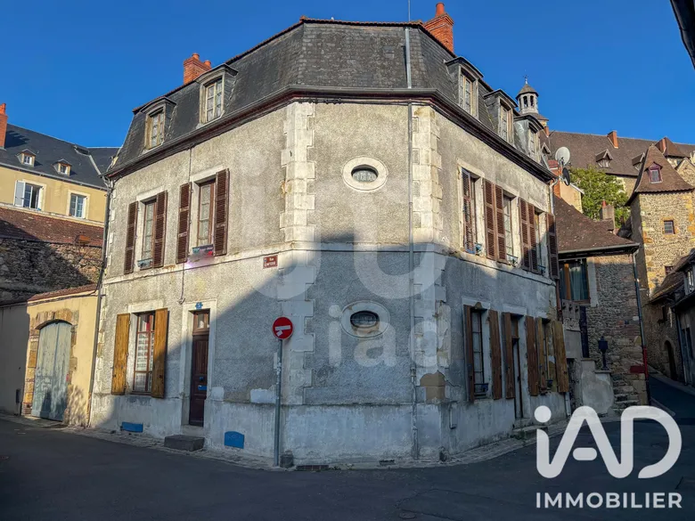Maison 5 pièces 228 m² · à Montluçon · 228 m² · 55 000 €