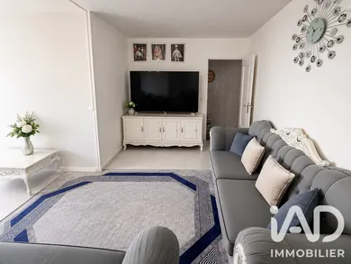 Apartment in Grigny (91350)