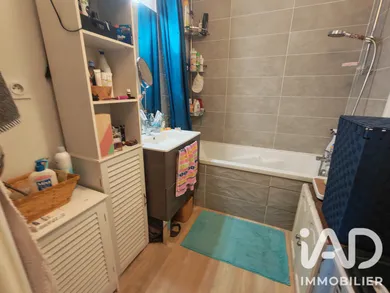 Appartement à ISLE D'ABEAU (38080)