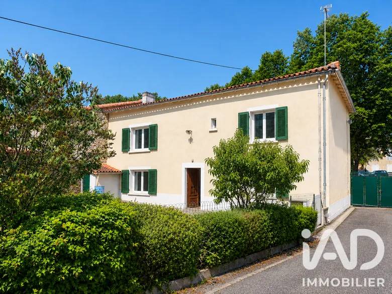 Maison 7 pièces 153 m² · à Saint-Laurent-de-Céris · 153 m² · 89 900 €
