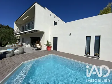 Architectural house in La Colle-sur-Loup (06480)